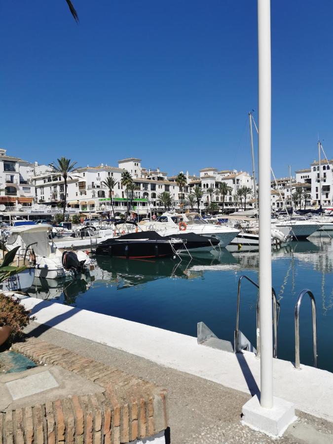 Marina Del Castillo, Duquesa Beachfront Apartment Манільва Екстер'єр фото