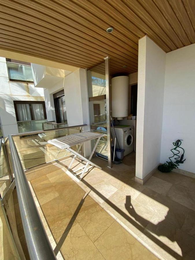 Marina Del Castillo, Duquesa Beachfront Apartment Манільва Екстер'єр фото
